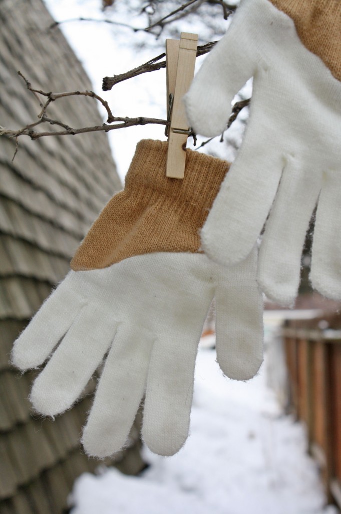 DIY color-blocked gloves